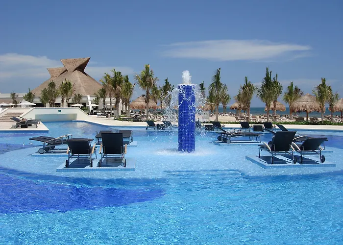 Resort Bluebay Grand Esmeralda 5*