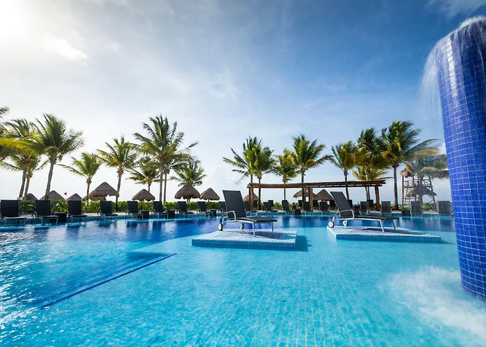 Resort Bluebay Grand Esmeralda 5*