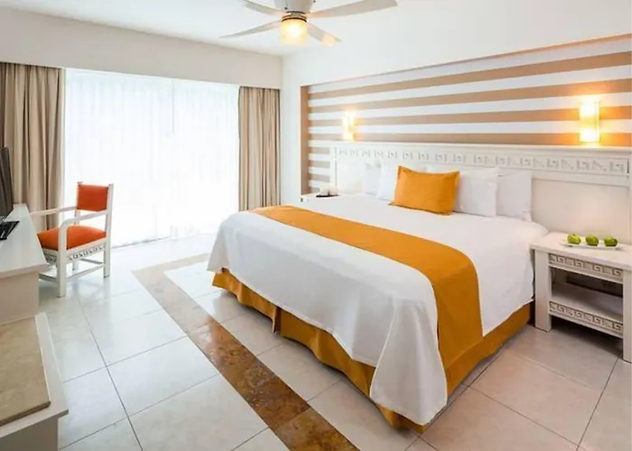 Bluebay Grand Esmeralda El Marlyn Azul