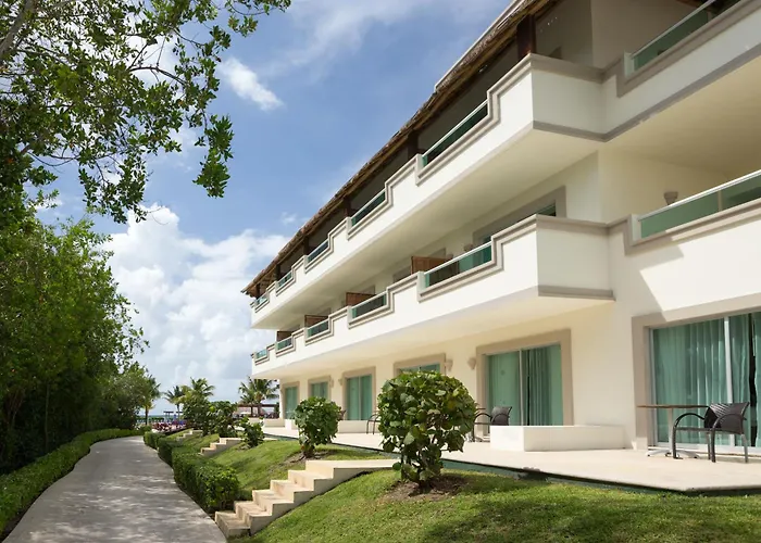 Resort Bluebay Grand Esmeralda 5*