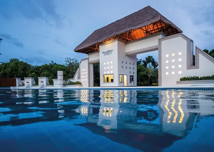 Resort Bluebay Grand Esmeralda 5*