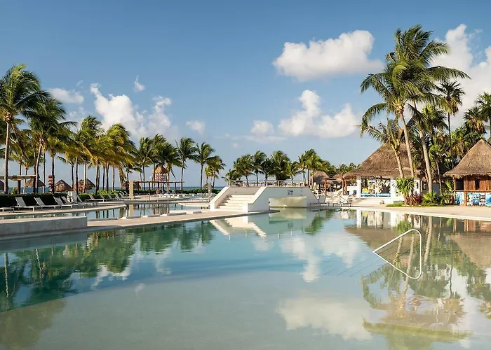 Resort Bluebay Grand Esmeralda